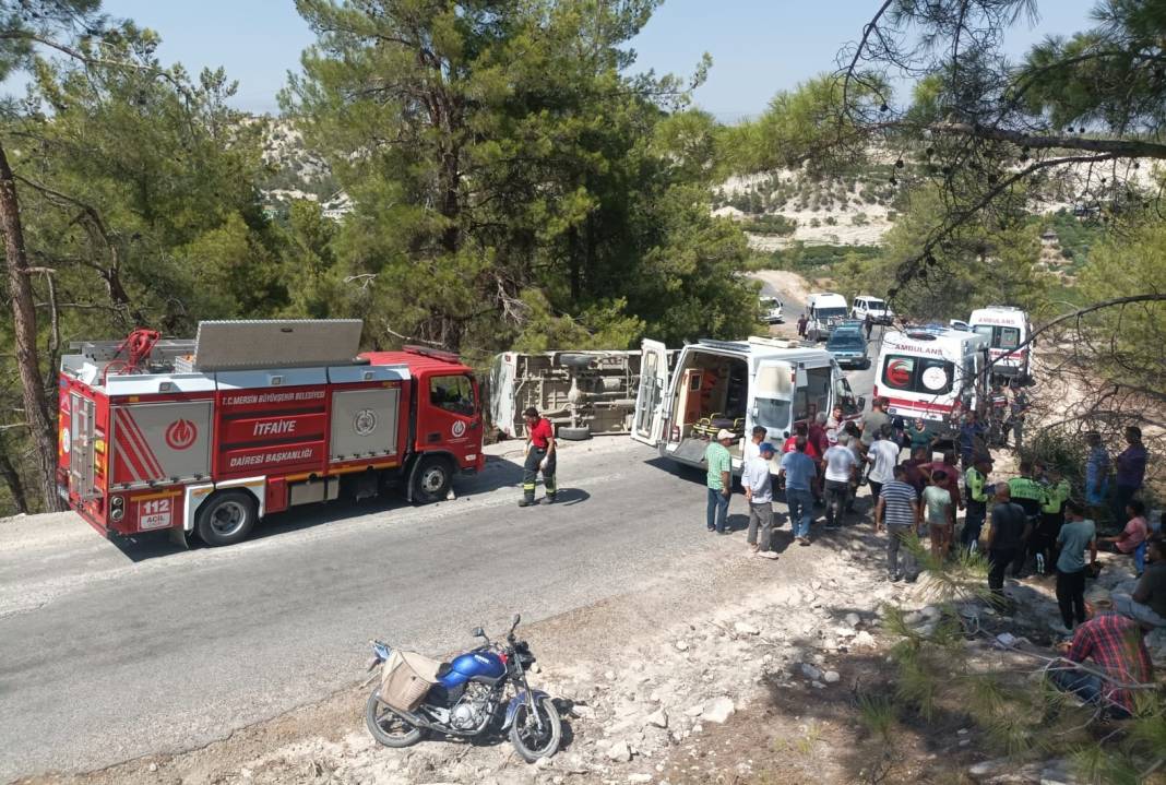 Mersin'de tarım işçilerini taşıyan minibüs devrildi: 7 yaralı 1